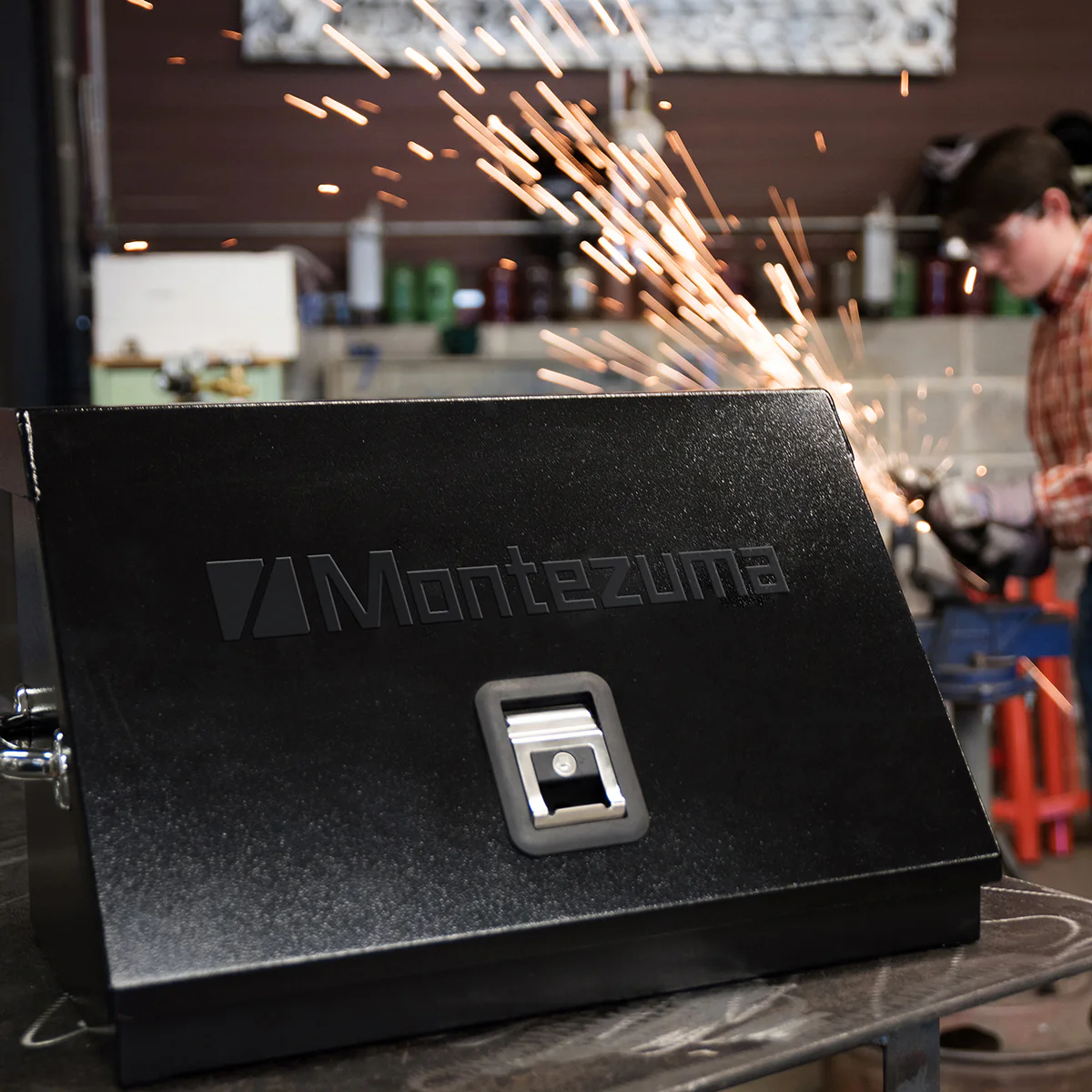 23 x 14 in. Steel Triangle Toolbox - Image 8