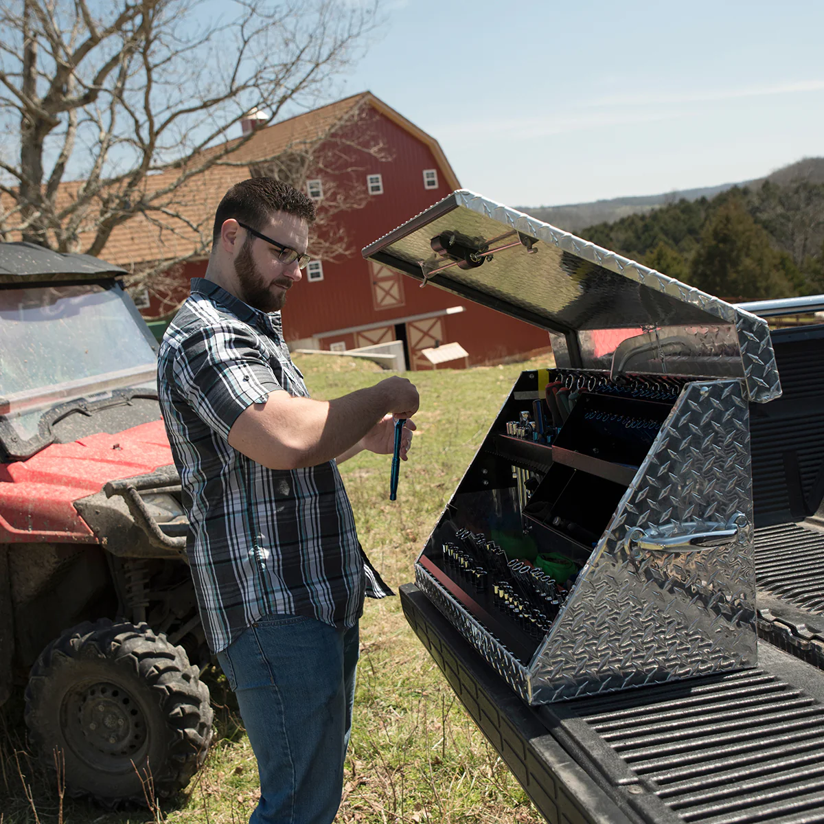 30 x 15 in. Aluminum Triangle Toolbox - Image 6