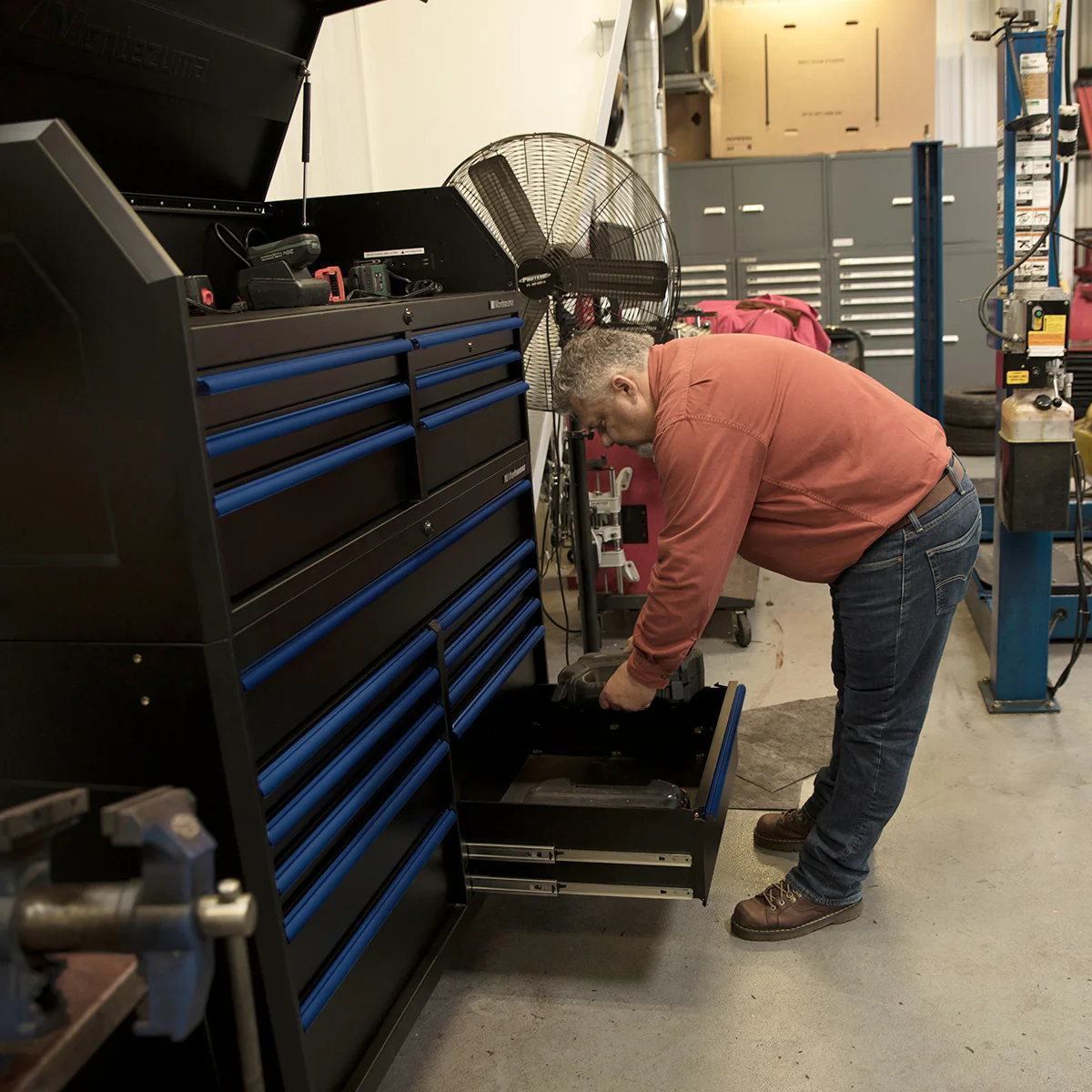 56 x 24 in. 11-Drawer Tool Cabinet - Image 14