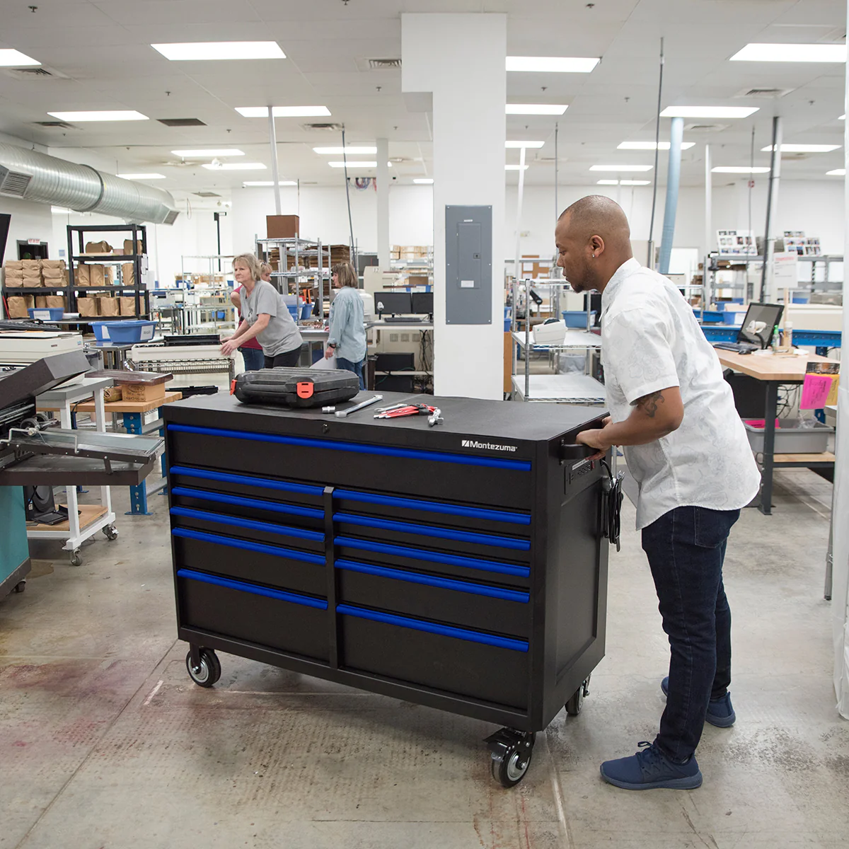 56 x 24 in. 11-Drawer Tool Cabinet - Image 15