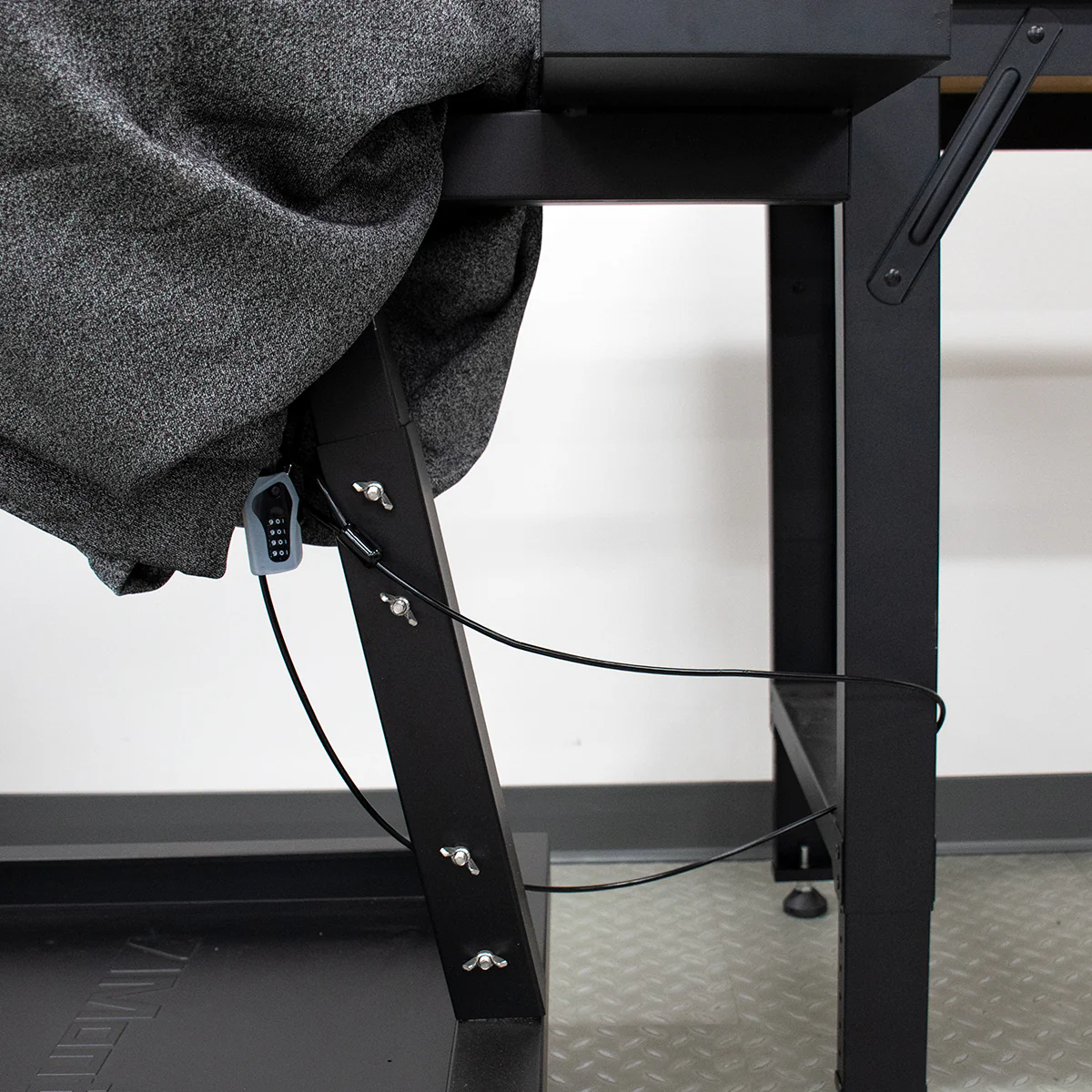 Deluxe Revolving Tool Cart Cover with Cable Lock - Image 4